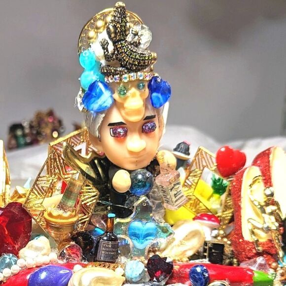 Wendy Gell Jewelry Box Fantastical Andy Warhol theme encrusted on five sides. - Picture 2 of 7